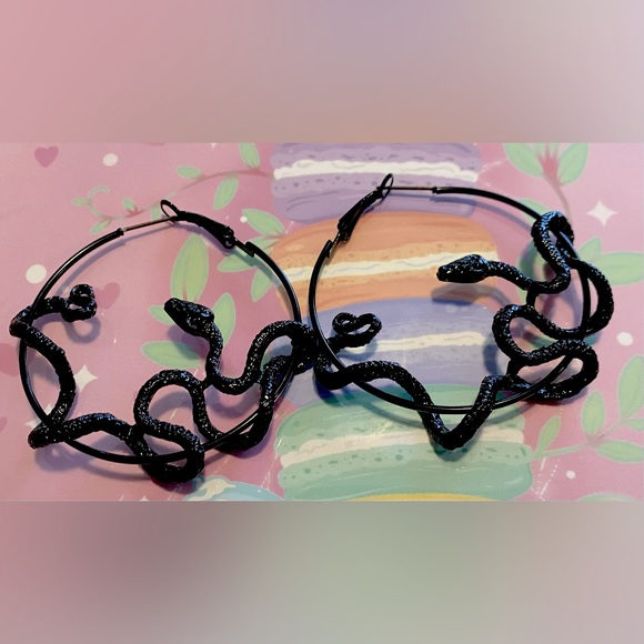 Hot Topic Jewelry - Hot Topic Big Snake Hoops